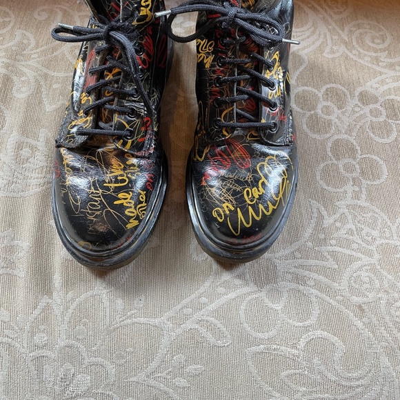 Doc Martens Women's 8 Vintage Black Graffiti Pattern Rare Good Shape - Picture 1 of 6